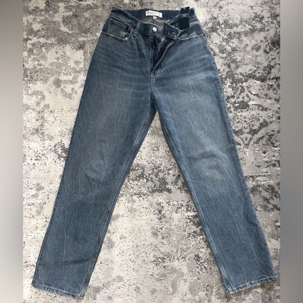 Abercrombie & Fitch Curve Love 90’s Straight Ultra High Rise Jeans Size 28 or 6